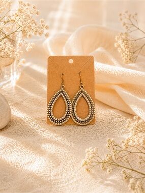 Elegant Silver Teardrop Crystal/Gray Dangle Earrings -Women Fashion Jewelry NWOT